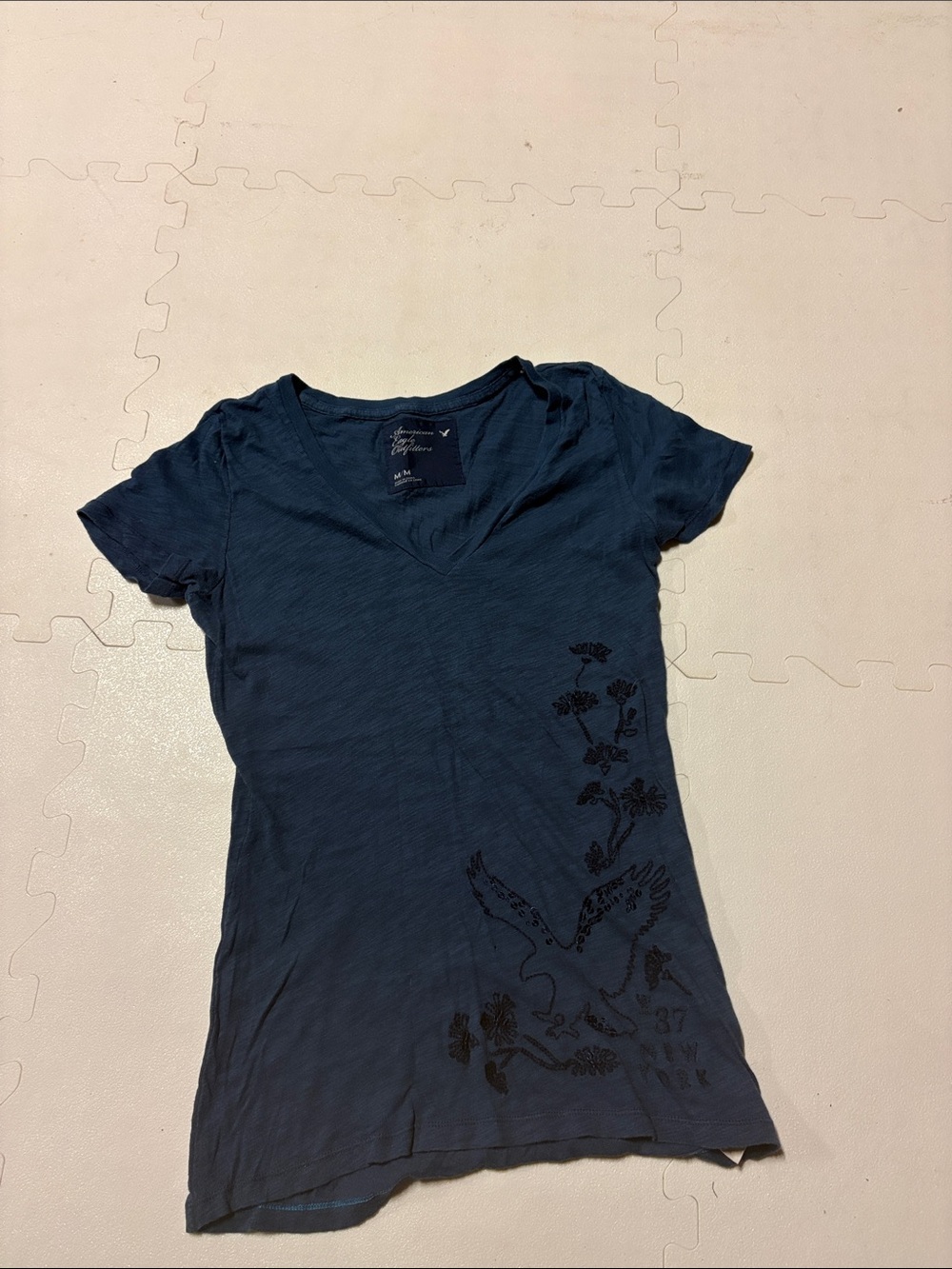 American Eagle Outfitters Navy Short-Sleeve V-Neck Graphic Tee